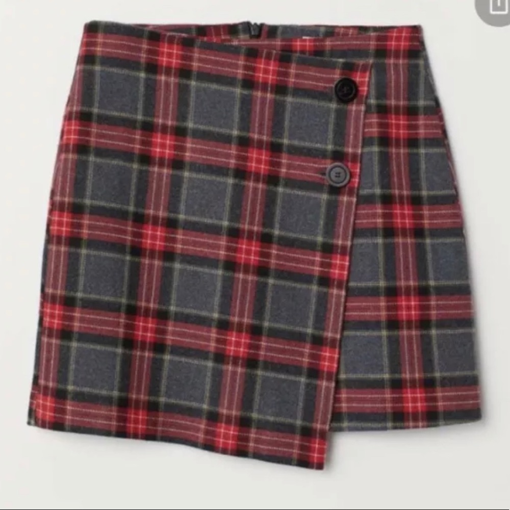 H&M Red Gray Asymmetrical Hem Button Skirt Size 6
